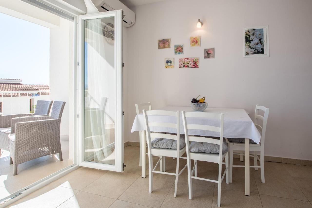 Apartments Amneris Трогир Экстерьер фото