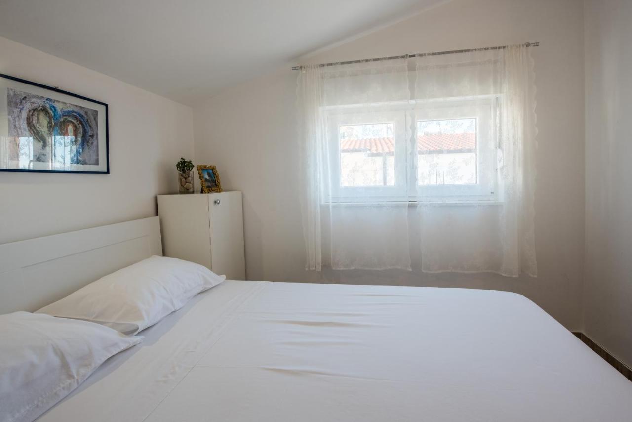 Apartments Amneris Трогир Экстерьер фото